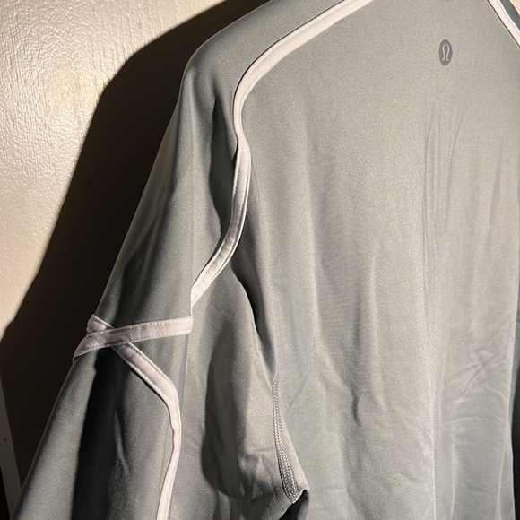Lululemon jacket Size L - Picture 4 of 6